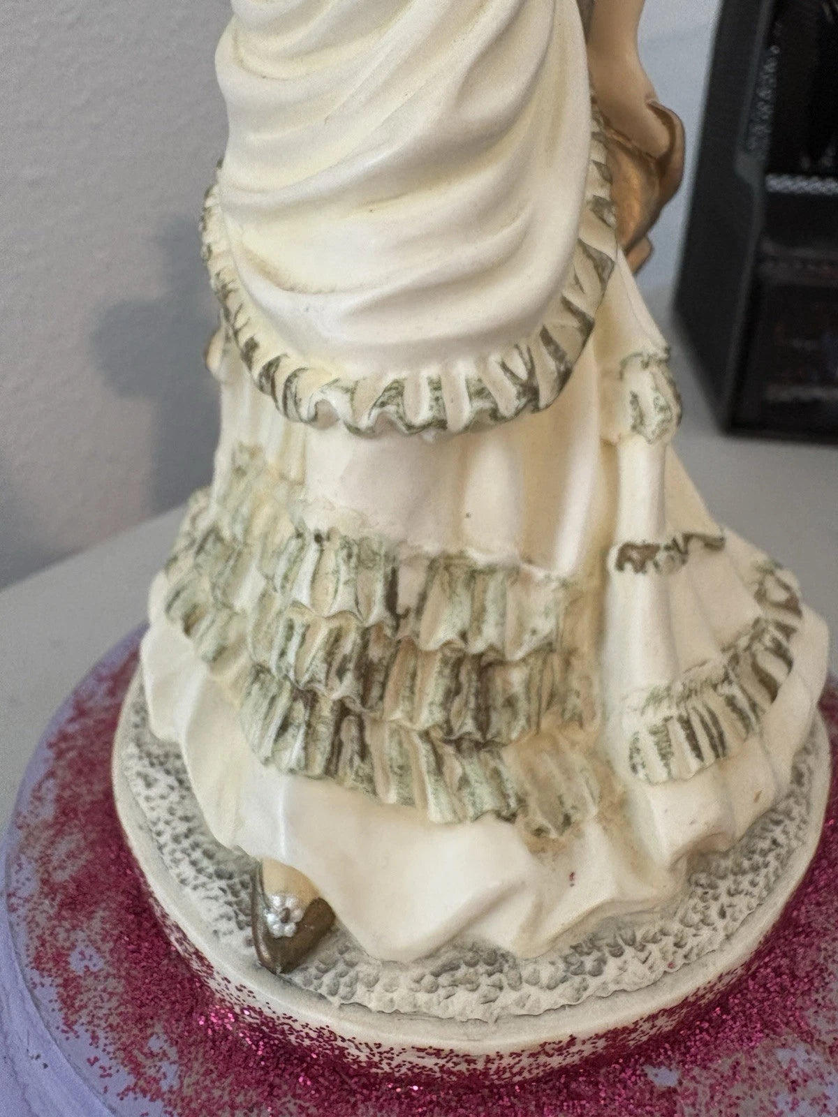 Elegant Porcelain Lady from the Leonardo Collection "The Promenade"