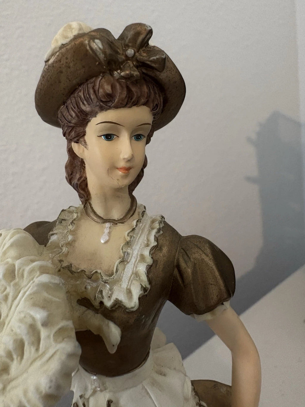 Elegant Porcelain Lady from the Leonardo Collection "The Promenade"