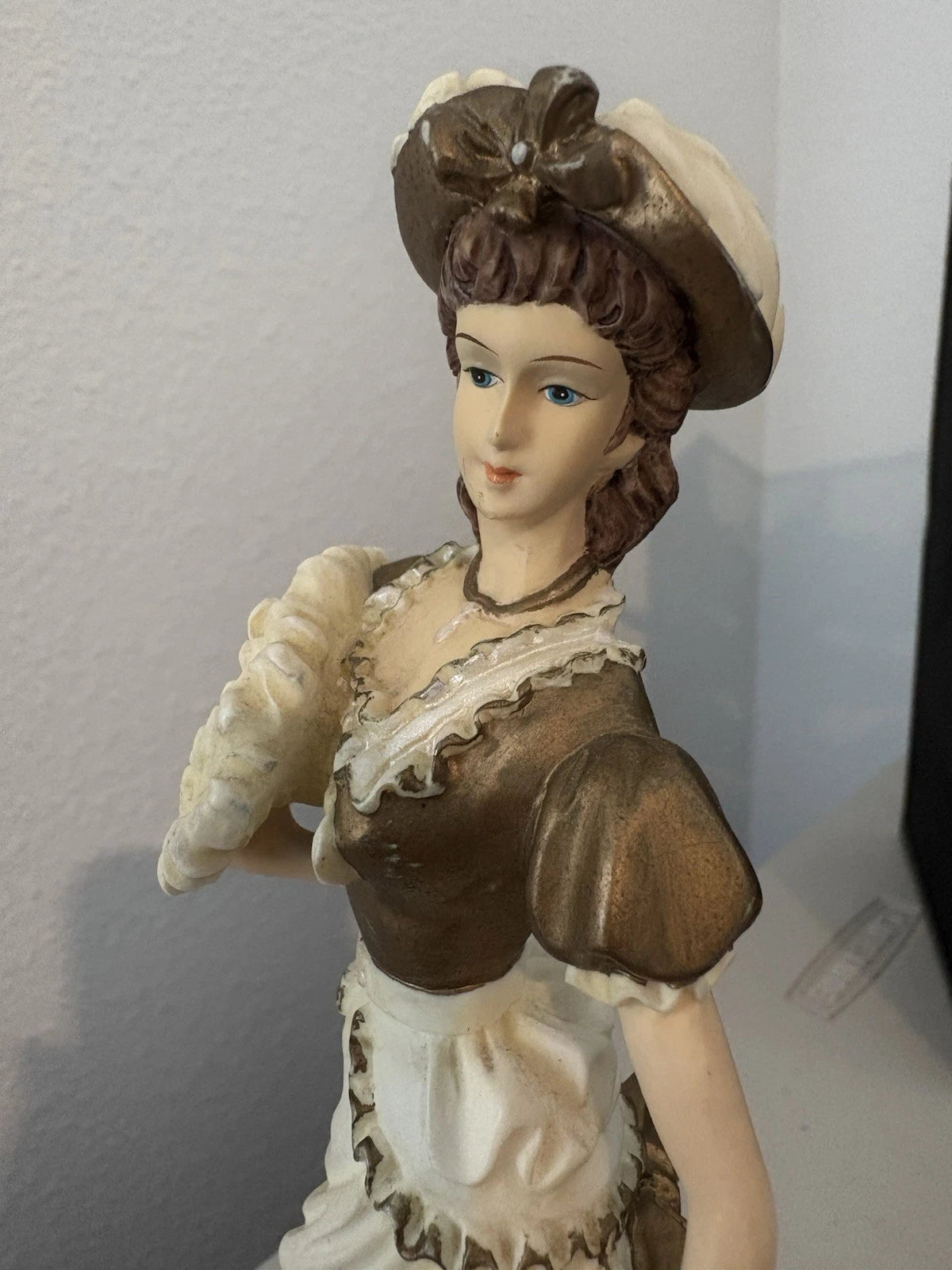Elegant Porcelain Lady from the Leonardo Collection "The Promenade"