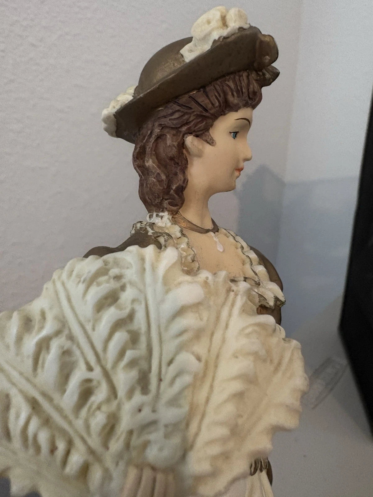 Elegant Porcelain Lady from the Leonardo Collection "The Promenade"