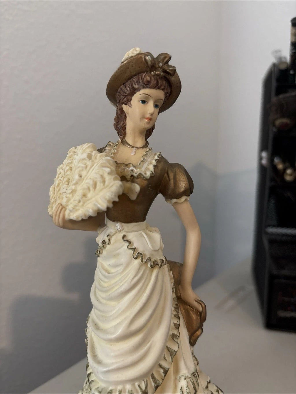 Elegant Porcelain Lady from the Leonardo Collection "The Promenade"